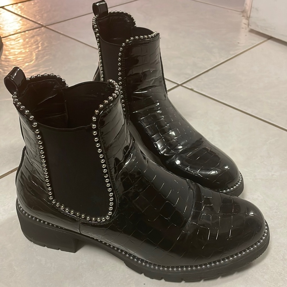 Combat boots
